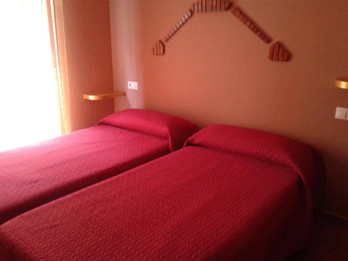 Apartamentos Turisticos Las Saladas Chiprana Extérieur photo